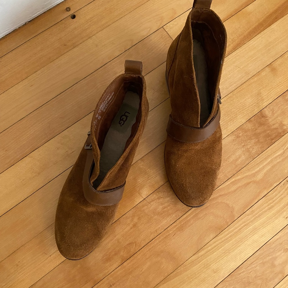 Like New UGG Leather Booties - Picture 12 of 12